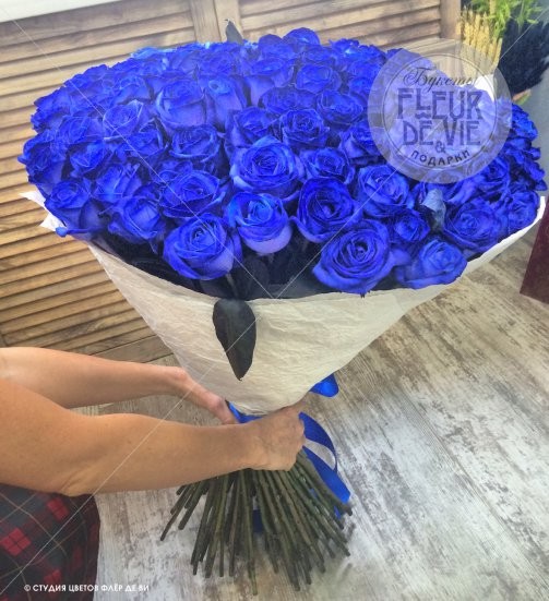Букет из 99 синих роз