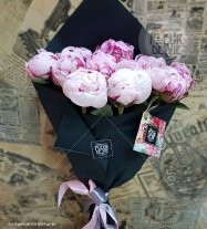 Букет из 11 розовых пионов